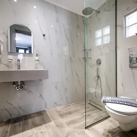 σε πετρινο σπιτι Potos